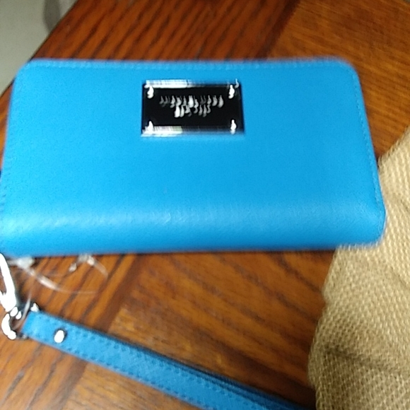Michael Kors Accessories - Michael Kors wristlet